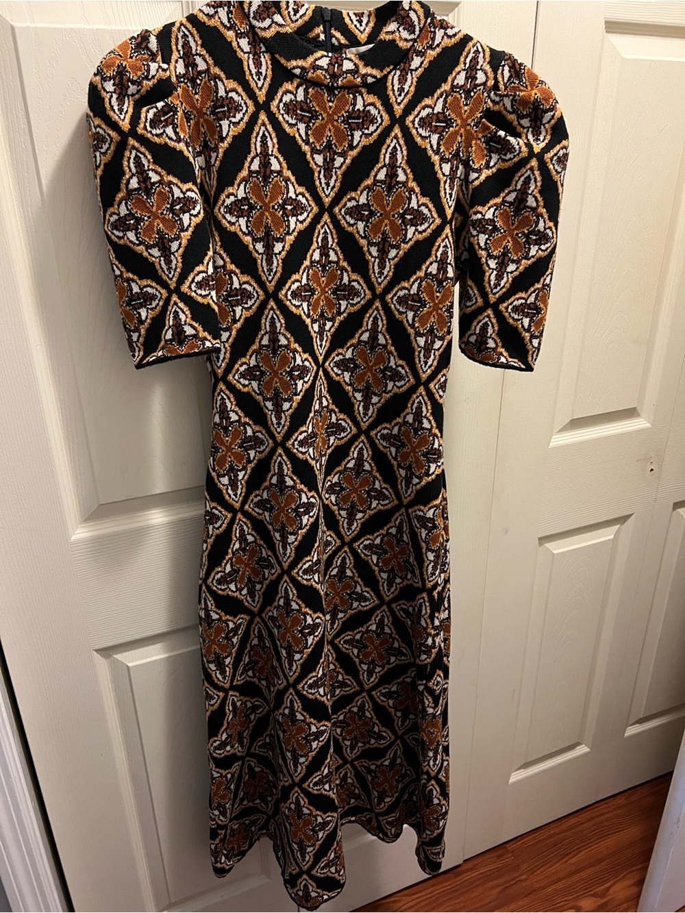 Elegant Black Maxi Dress with Brown Geometric Print